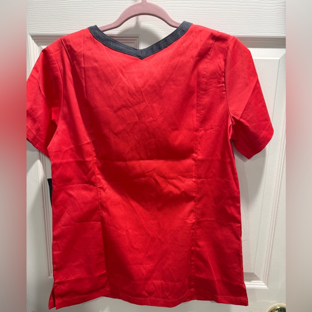 Matrix by Maevn Women’s Scrub Top Red Black V-Neck Size Small NWT - Picture 9 of 10